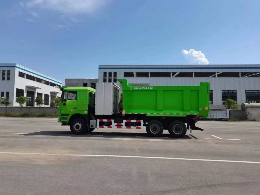 10 عجلات شاكمان F3000 CNG شاحنة القمامة 6x4 يورو V WEICHAI-430HP الخضراء مثالية للبناء والتعدين
