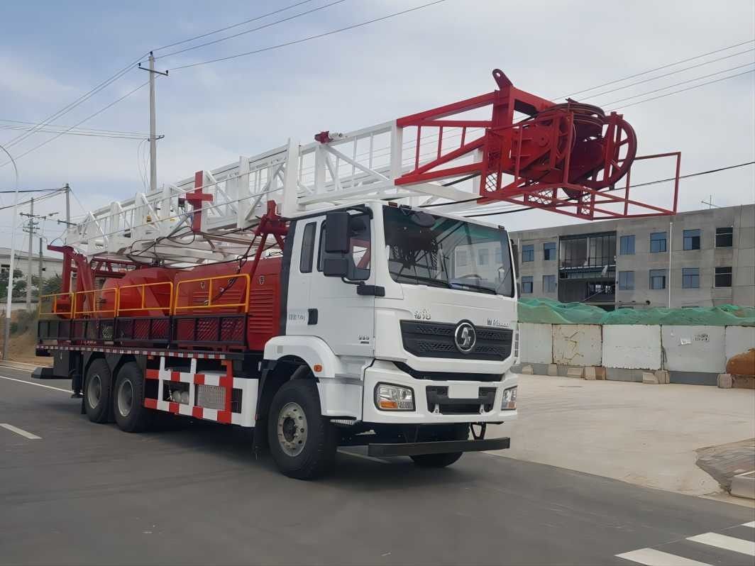 شاكمان H3000 شاحنة حفر النفط 6x4 380HP EuroII بيضاء 50 طن منصة النفط شاحنات نقل
