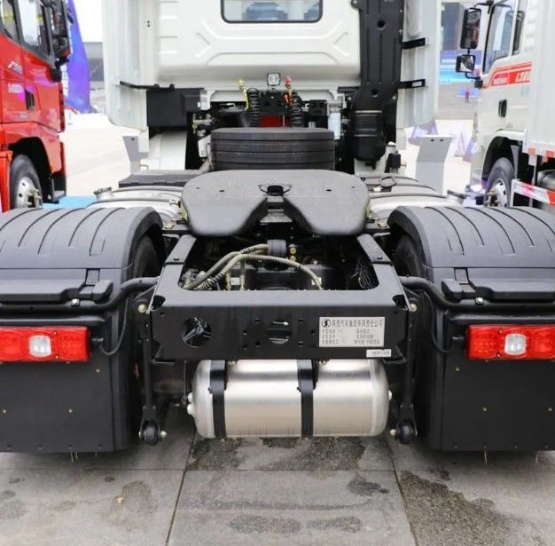 شاكمان حاوية جرار شاحنة X3000 4 * 2 ميناء محطة جرار 420hp كومينز العلامة التجارية المحرك
