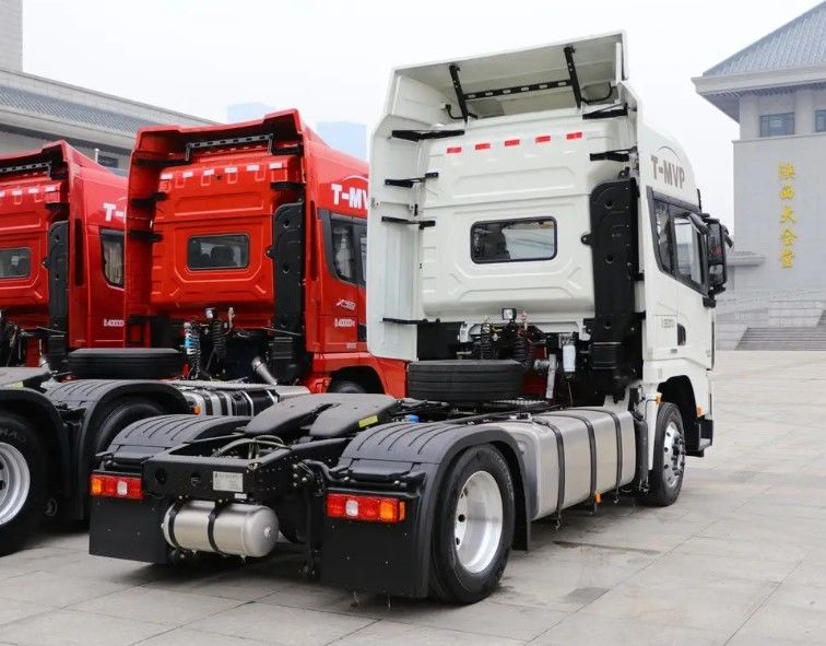 شاكمان حاوية جرار شاحنة X3000 4 * 2 ميناء محطة جرار 420hp كومينز العلامة التجارية المحرك