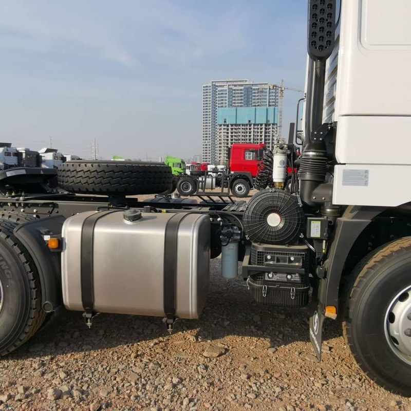 أحمر شاكمان F3000 375HP اليورو V 6 عجلات الجرار رأس 4x2 ويكشاي المحرك