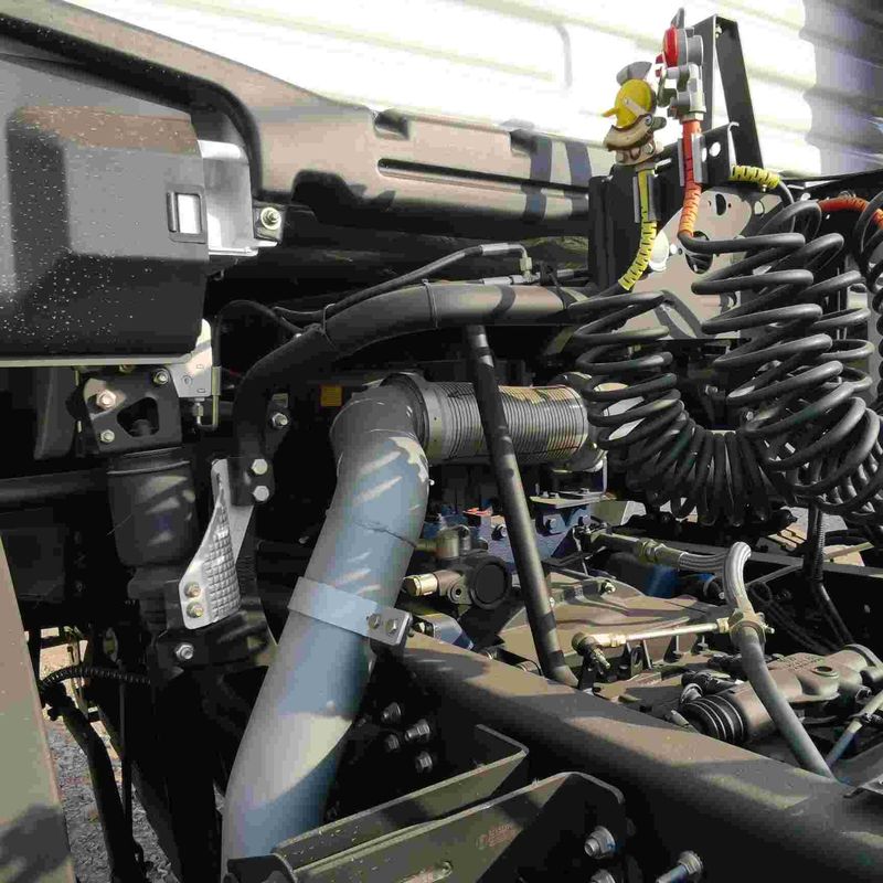 أحمر شاكمان F3000 375HP اليورو V 6 عجلات الجرار رأس 4x2 ويكشاي المحرك