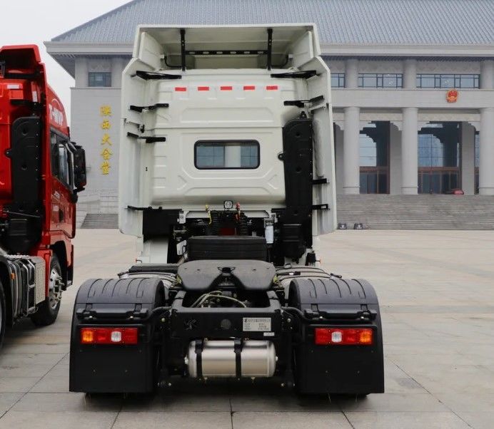 شاكمان X3000 4x2 جرار 420HP مزدوج النوم سائق اليسار جرار شاحنة للجزائر