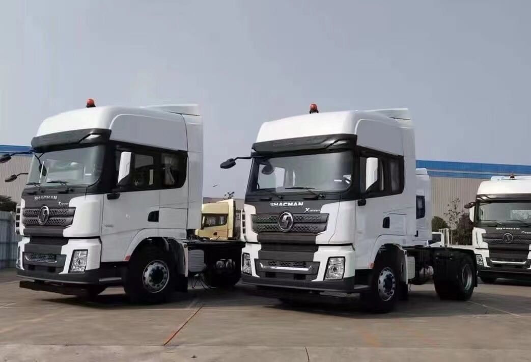 اليدوي تغيير التروس 10 عجلات جرار شاحنة شاكمان 430hp X3000 4x2 مزدوج النوم كابينة رأس الجرار
