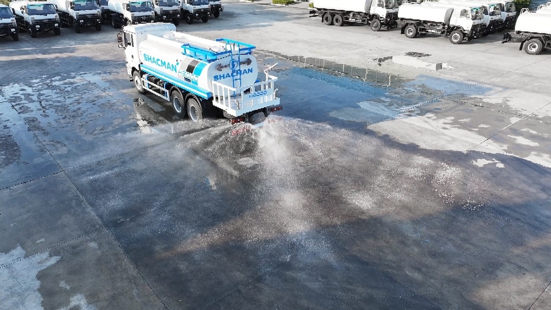 شاحنة صهريج مياه SHACMAN H3000 4X2 بمحرك 336 حصان، خزان 10 متر مكعب، وقيادة يسرى، يورو II